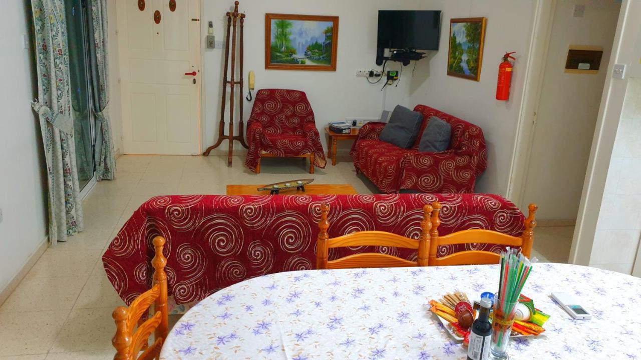 Astrofegia Apartments Near The Sea Agia Marina  エクステリア 写真
