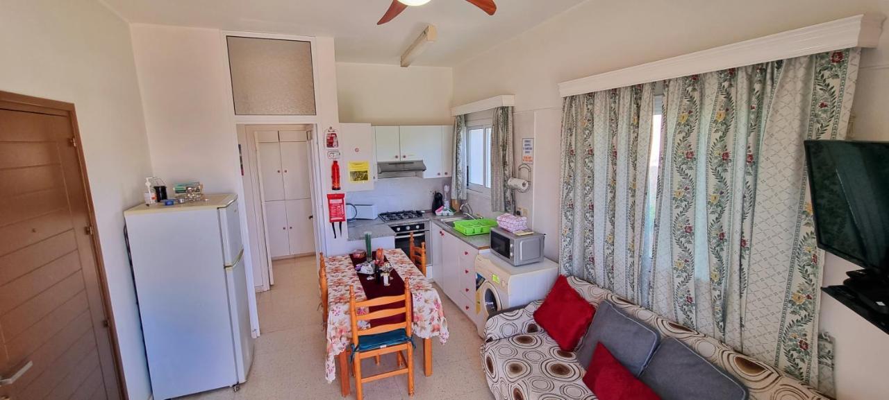 Astrofegia Apartments Near The Sea Agia Marina  エクステリア 写真