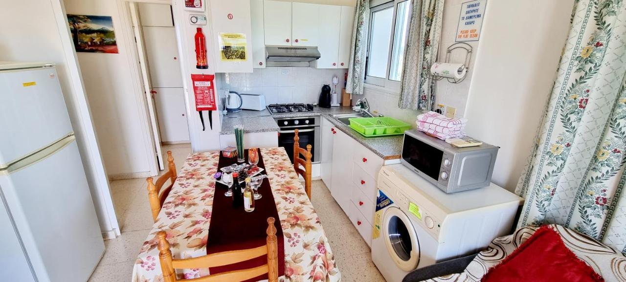 Astrofegia Apartments Near The Sea Agia Marina  エクステリア 写真