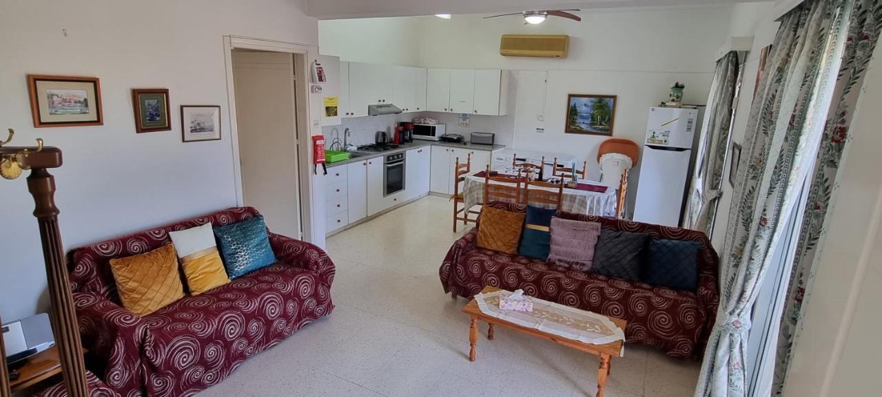 Astrofegia Apartments Near The Sea Agia Marina  エクステリア 写真