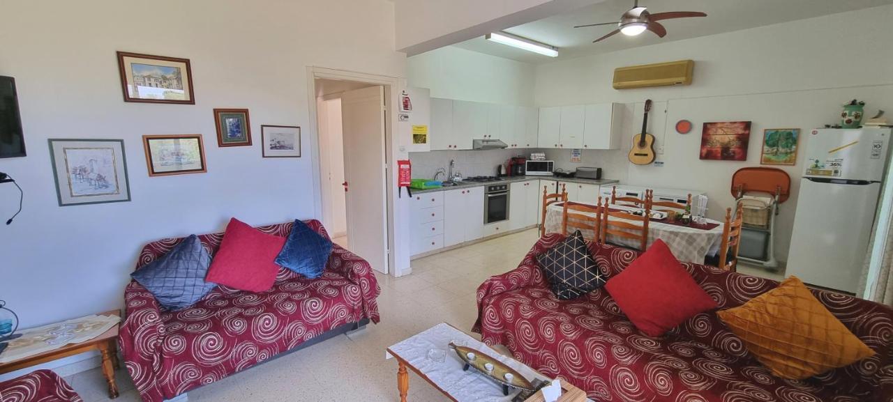 Astrofegia Apartments Near The Sea Agia Marina  エクステリア 写真